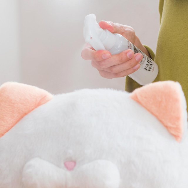 Cat-Forehead-lotion-spray