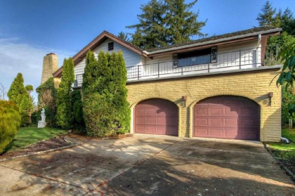 Front of suburban house