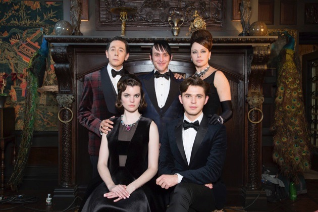 GOTHAM: L-R: Gust star Paul Reubens, Robin Lord Taylor, and guest stars Melinda Clarke, Kaley Ronayne and Justin Mark in the "Wrath of the Villains: Mad Grey Dawn" episode of GOTHAM airing Monday, March 21 (8:00-9:01 PM ET/PT) on FOX. ©2016 Fox Broadcasting Co. Cr: Cara Howe/FOX