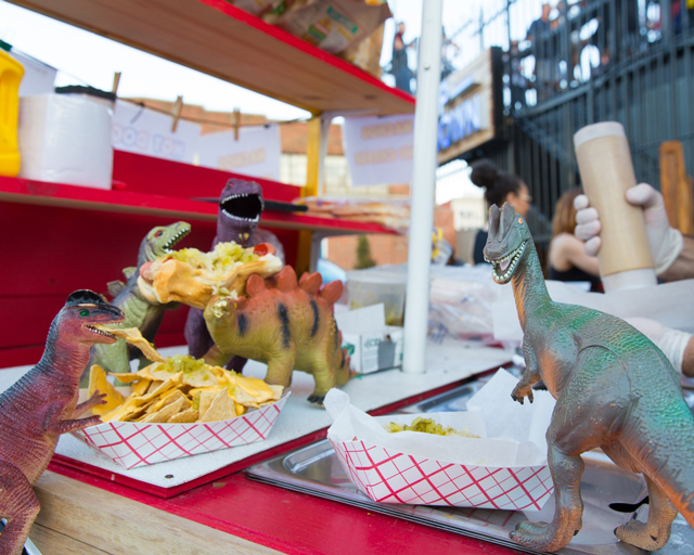 dinos-hot-dogs